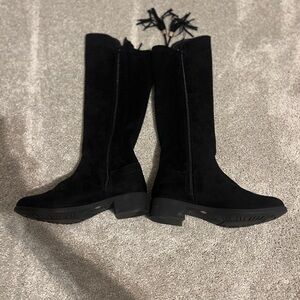 GC Shoes Black Faux Suede Knee High Boots – Size 8.5 – Tassel Zip Detail